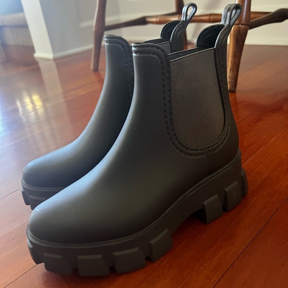 JEFFREY CAMPBELL Lugged Chelsea Rain Boots -
Size 7 - Picture 5 of 8
